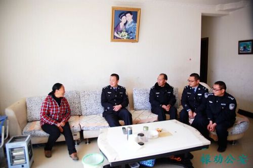 禄劝县昌宏副县长亲切看望慰问公安烈士家属