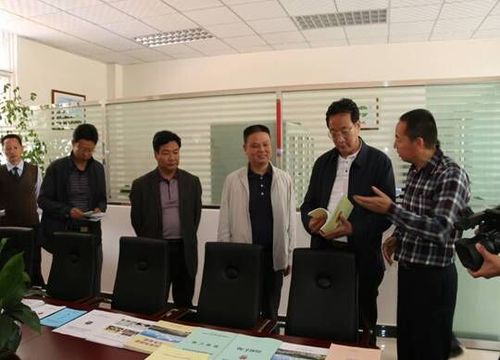 拉玛书记到禄劝法律服务中心调研工作