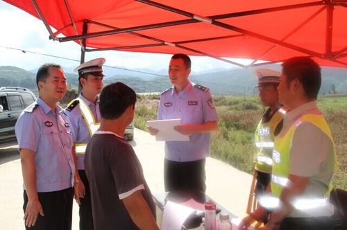昌宏副县长督导检查国庆期间全县道路交通安全管理工作2