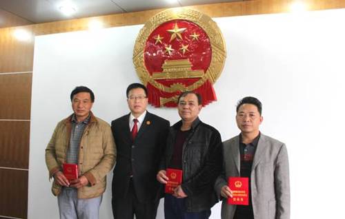 禄劝法院举行新增选人民陪审员任命宣誓仪式01