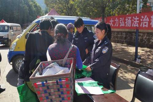 云龙司法所三举措推进“12.4”法制宣传活动1