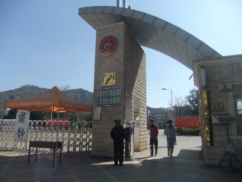 屏山派出所圆满完成高中会考安保工作